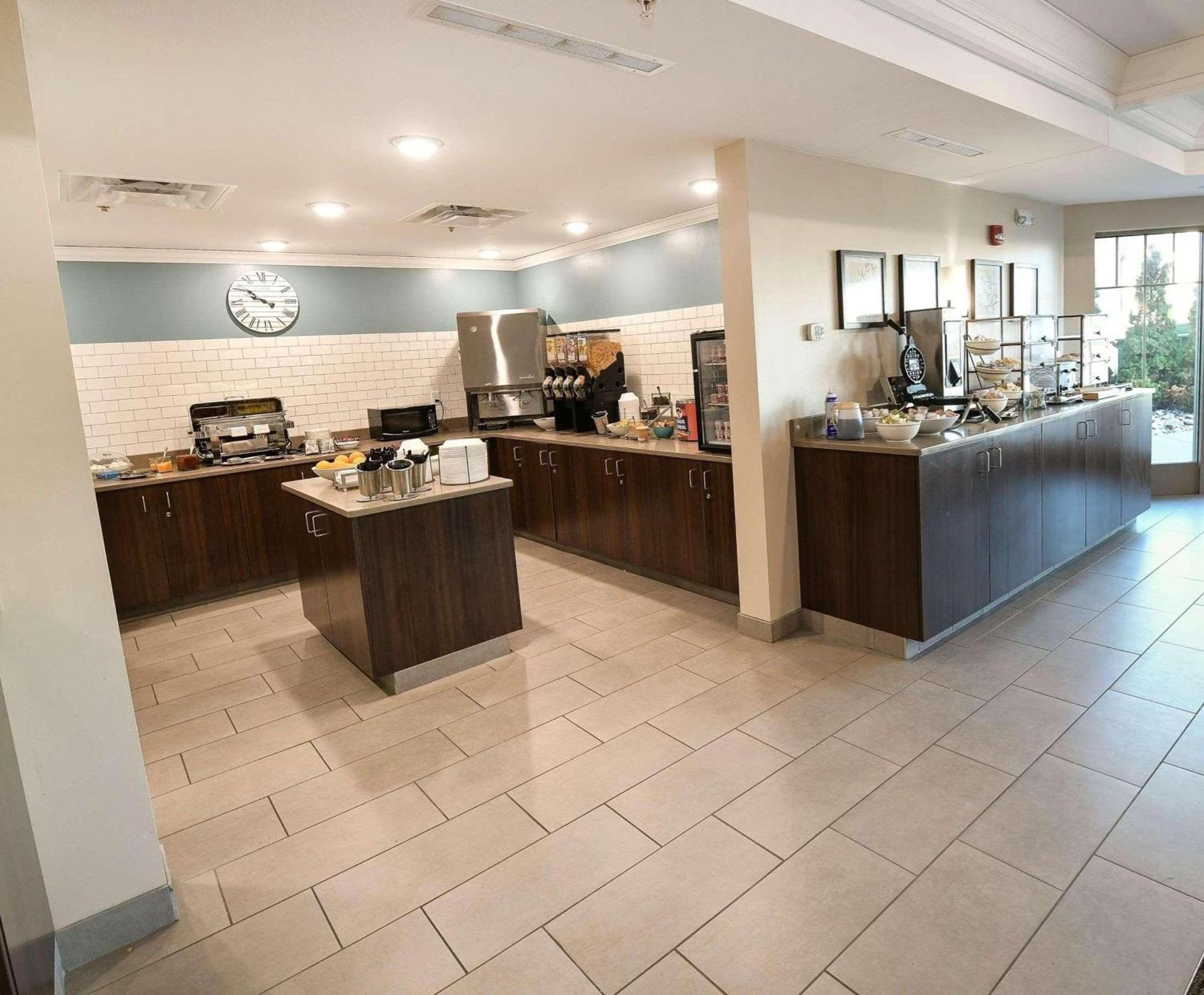 Country Inn & Suites By Radisson, Grand Forks, Nd Bagian luar foto