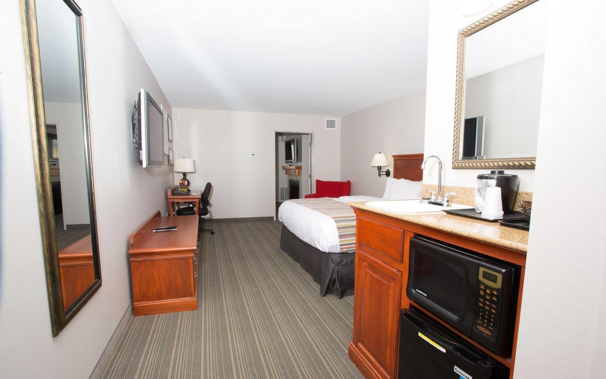 Country Inn & Suites By Radisson, Grand Forks, Nd Bagian luar foto